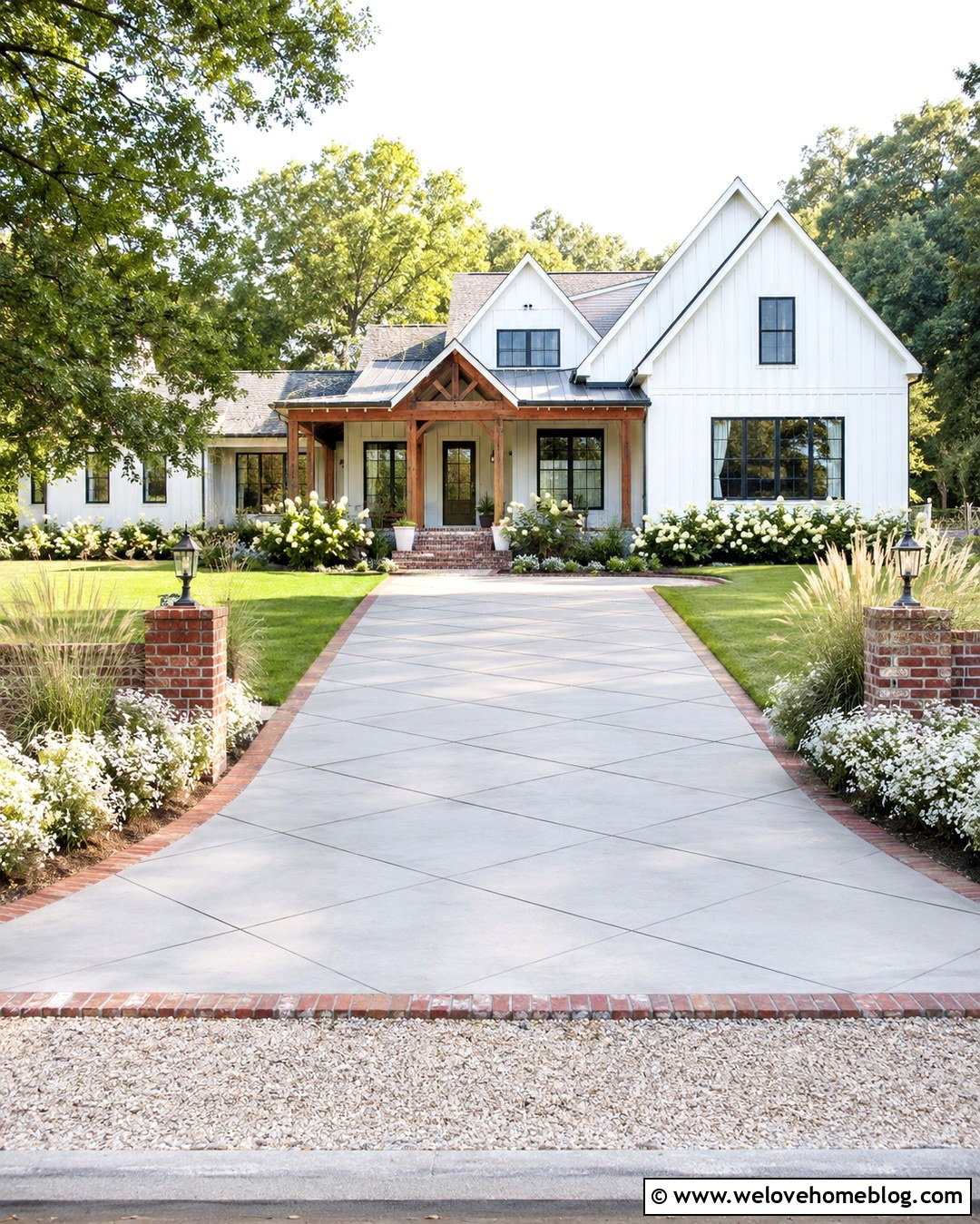 Farmhouse Diamond Driveway - 20 Diamond Driveway Ideas