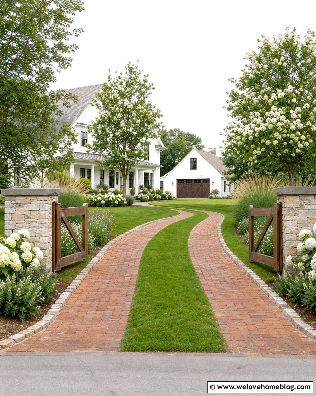 Farmhouse Driveway With Grass Middle - 30 driveway with grass in between ideas
