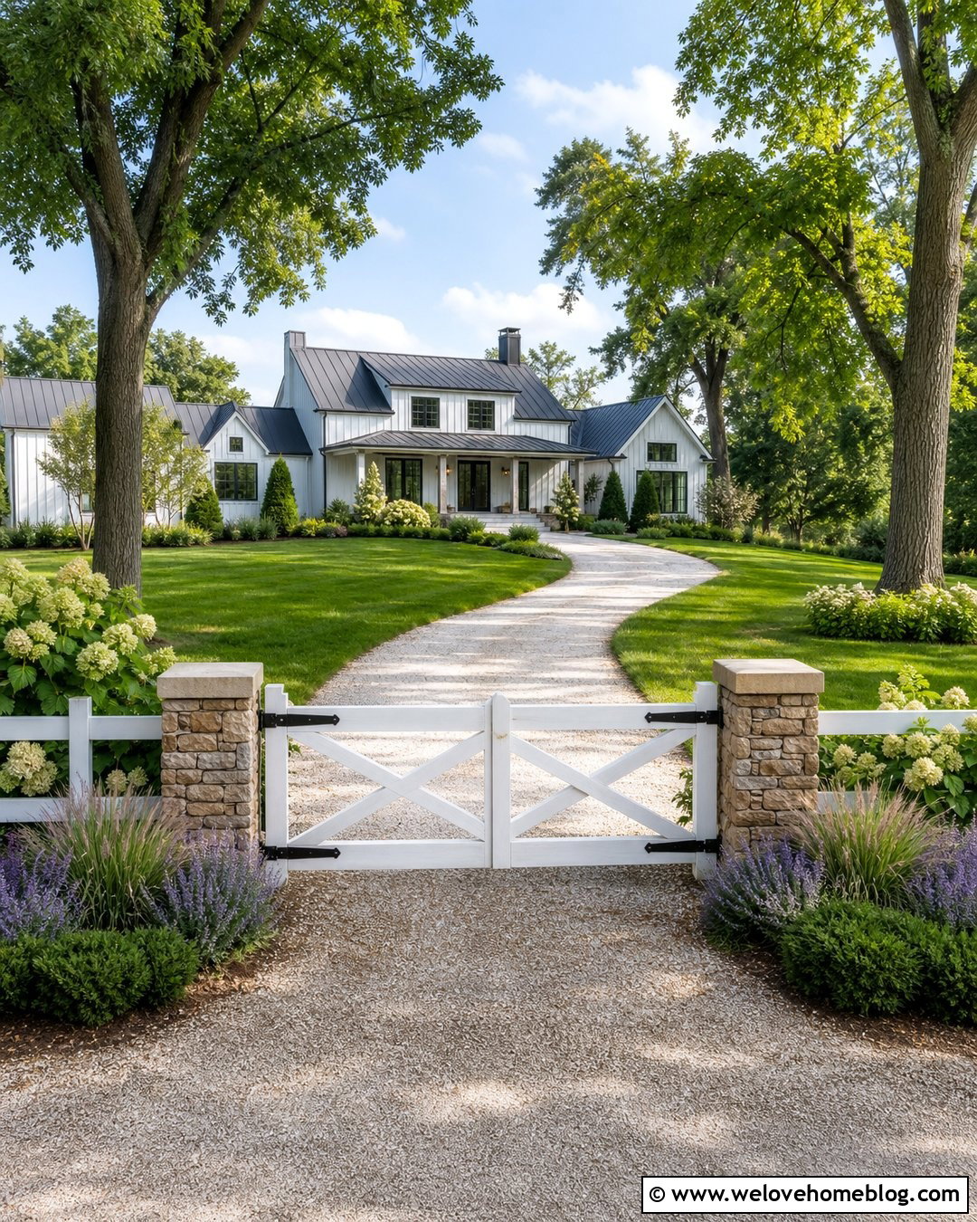 Farmhouse Gate Driveway Entrance - 35 End Of Driveway Entrance Ideas