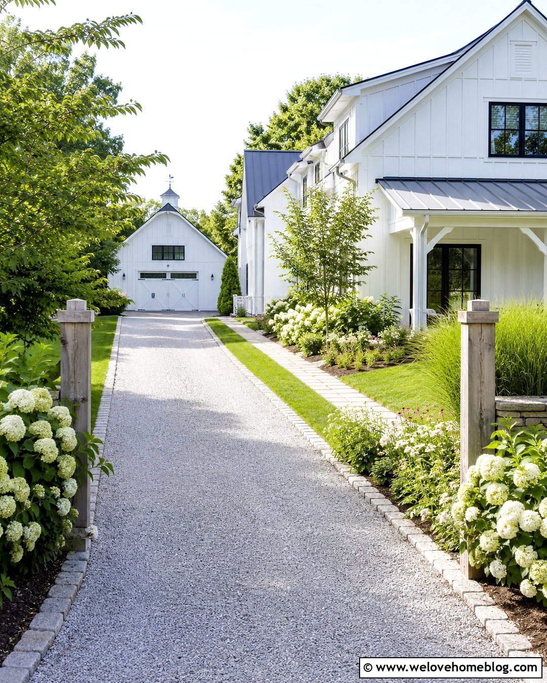 Farmhouse Gravel Side Driveway - 20 Side Of House Driveway Ideas