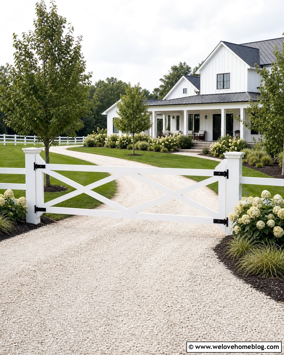 Farmhouse Single Swing Driveway Gate - 20 single swing driveway gate ideas