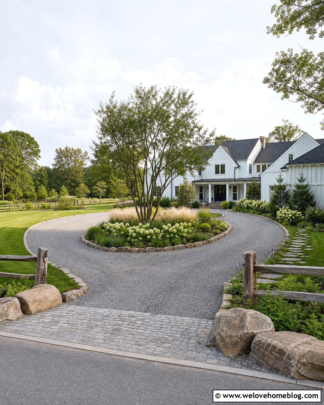 20 Circle Driveway Design Ideas for Effortless Traffic Flow