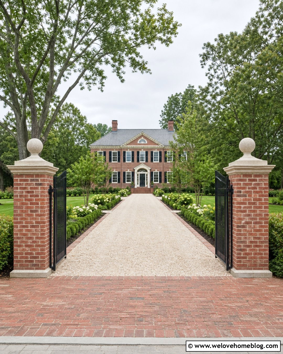 Gravel Driveway With Brick Pillars And Gate - 20 Brick Lined Gravel Driveway Ideas