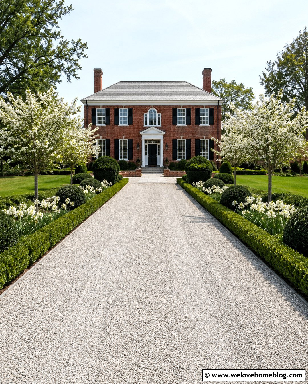 Gravel Driveway With Low Hedge Edging - 20 Gravel Driveway Landscaping Edging Ideas