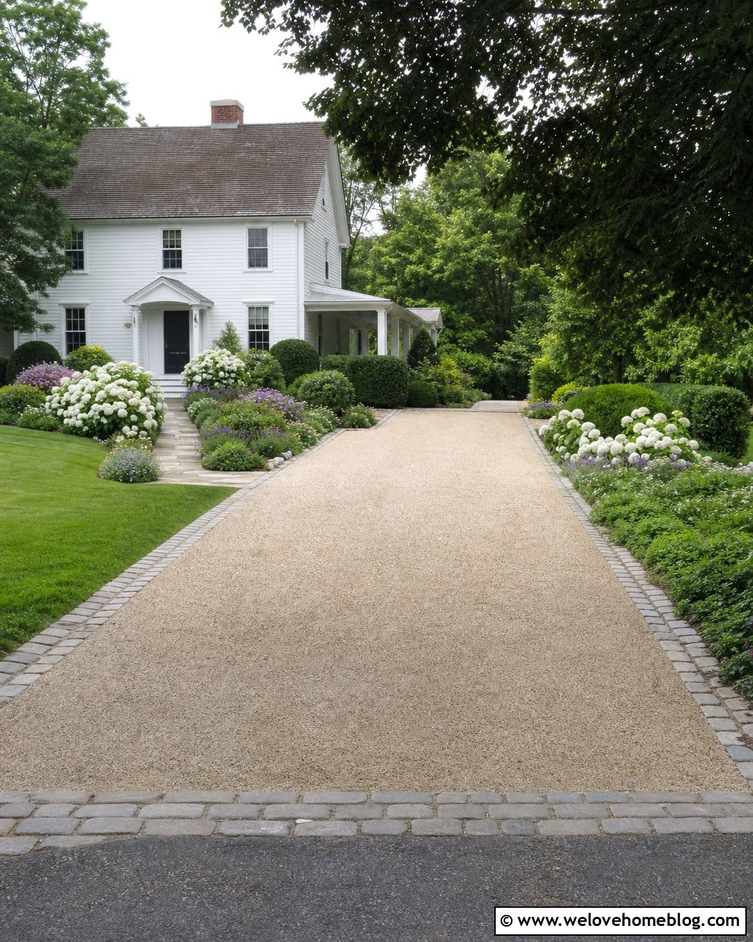 Gravel Driveway With a Cobblestone Entrance Border - 35 Gravel Driveway Cheap Ideas