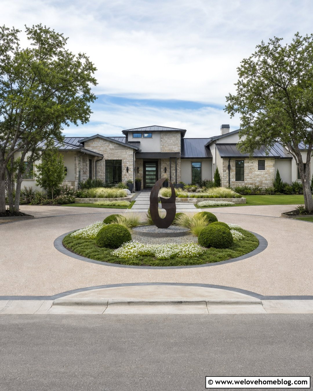 Half Circle Driveway With A Garden Sculpture - 40 half circle driveway landscaping ideas