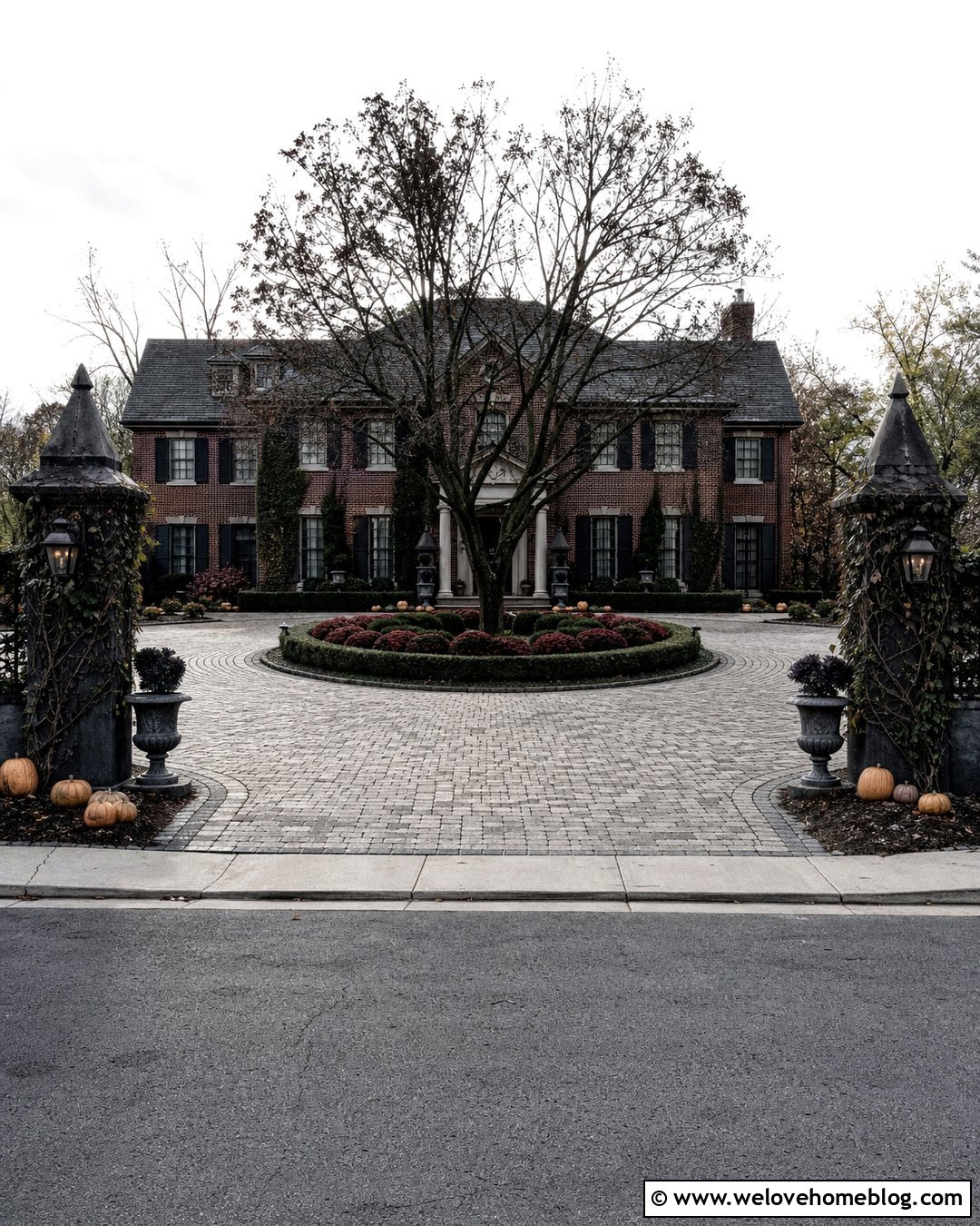 Halloween Driveway With Gothic Pillars - 35 Halloween Driveway Ideas