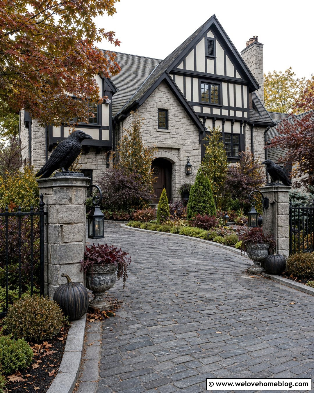 Halloween Driveway With Raven Decorations - 35 Halloween Driveway Ideas