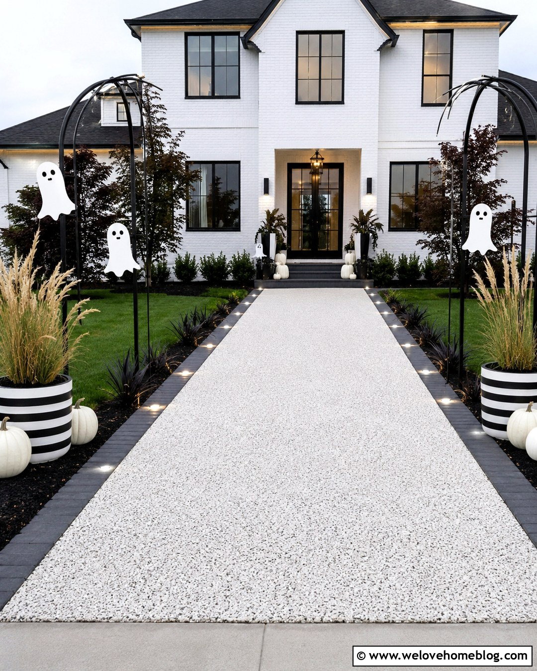 Haunted House Driveway Black And White Theme - 20 Driveway Haunted House Ideas