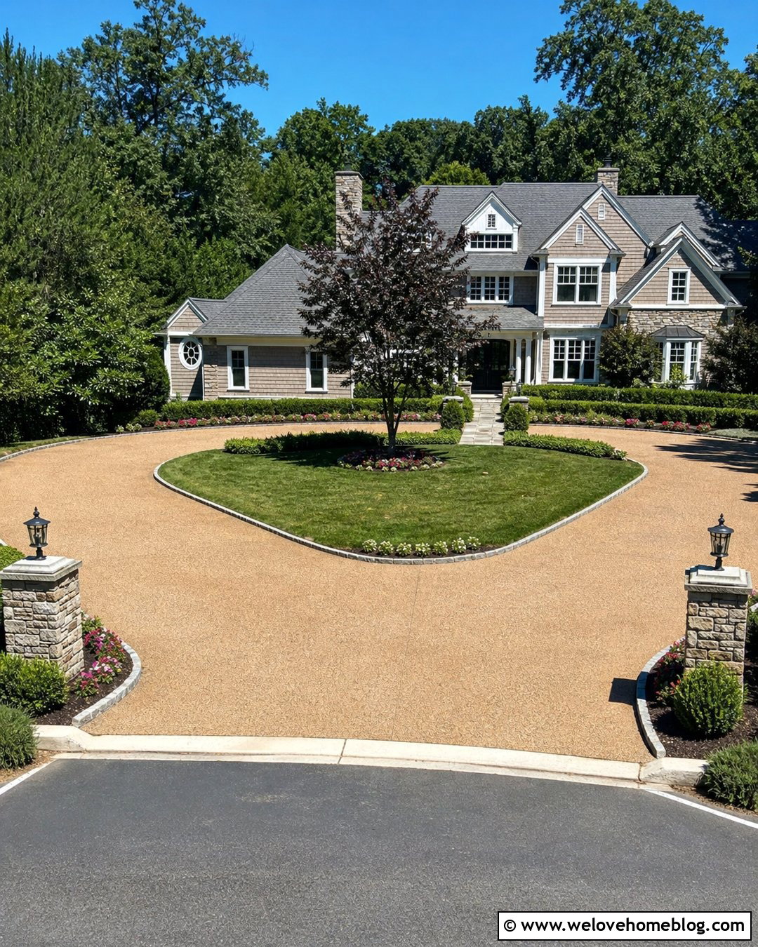 Horseshoe Driveway Entrance With Center Lawn - 40 Driveway Entrance Curb Appeal Ideas