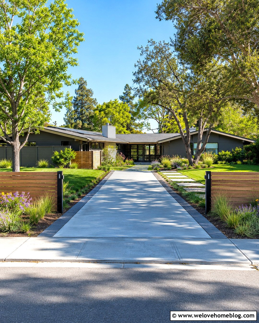 Louvered Driveway Fencing - 20 Contemporary Driveway Fencing Ideas