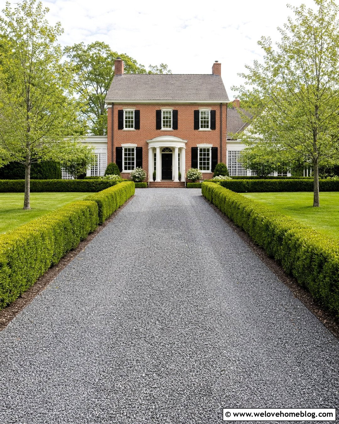 Low Hedge Edge With Gravel Driveway - 20 Driveway Edge Ideas