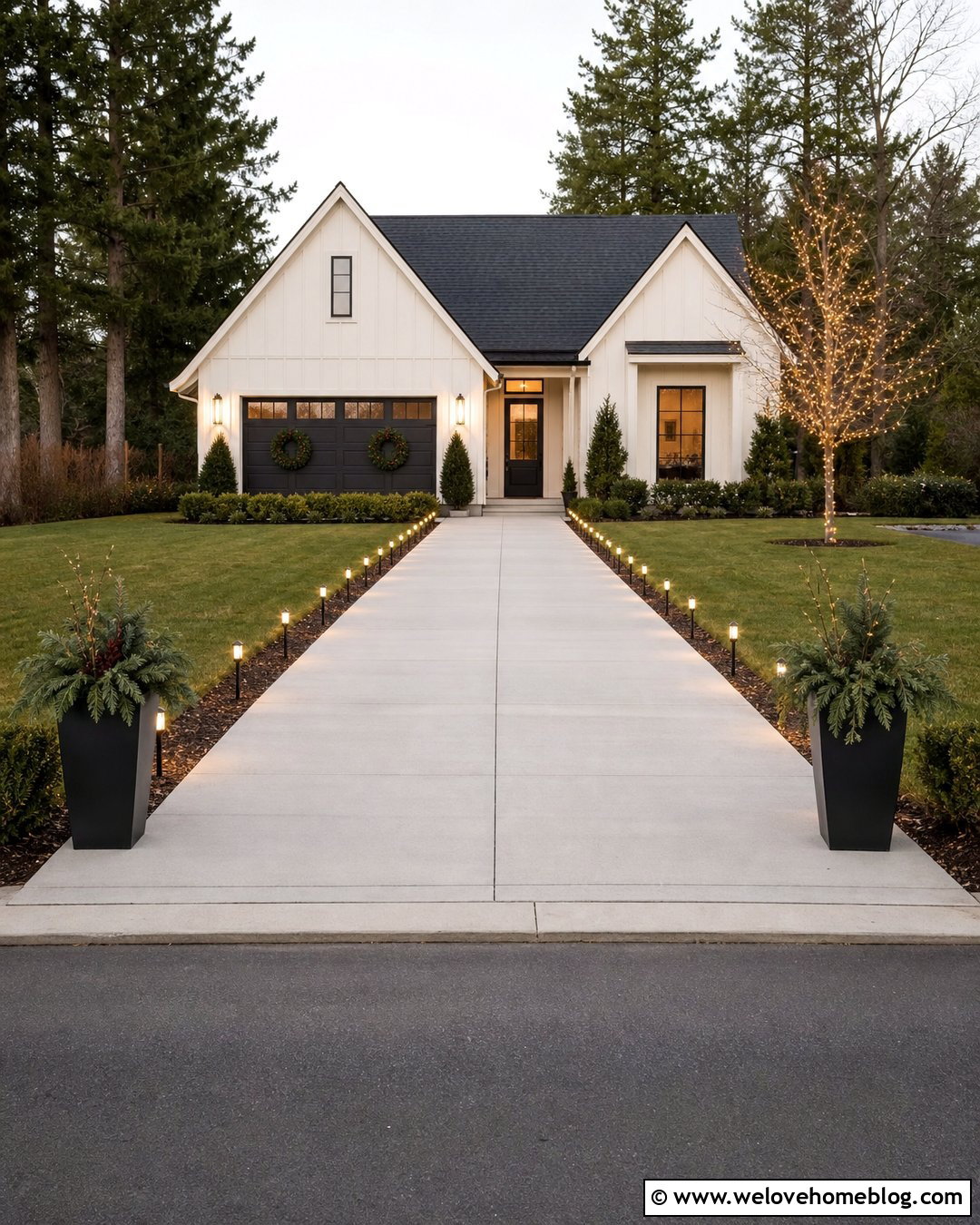 Minimalist Christmas Driveway - 25 Driveway Christmas Decorations Ideas
