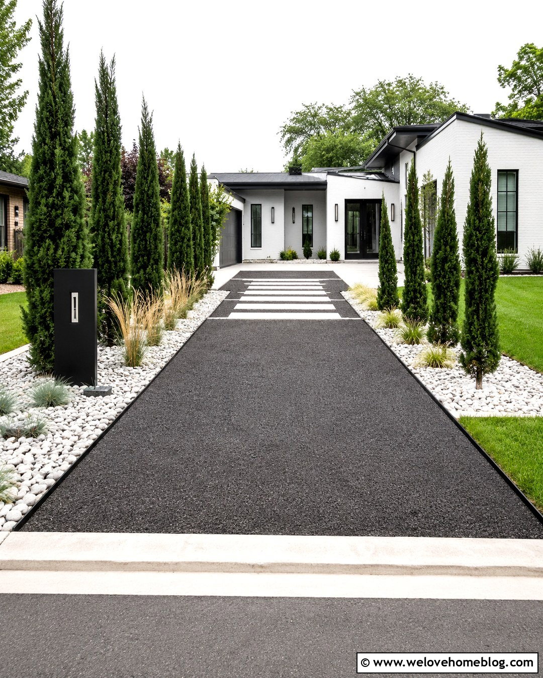 Modern Millings Driveway With Metal Edging - 20 Millings Driveway Ideas