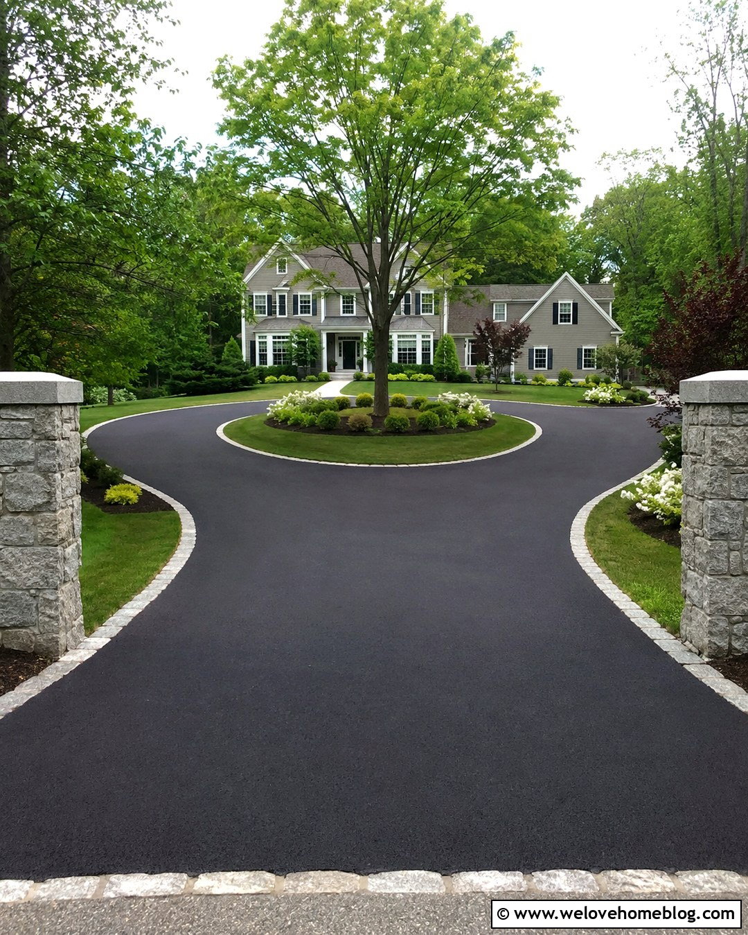 Oval Asphalt Driveway With Stone Borders - 20 oval driveway landscaping ideas