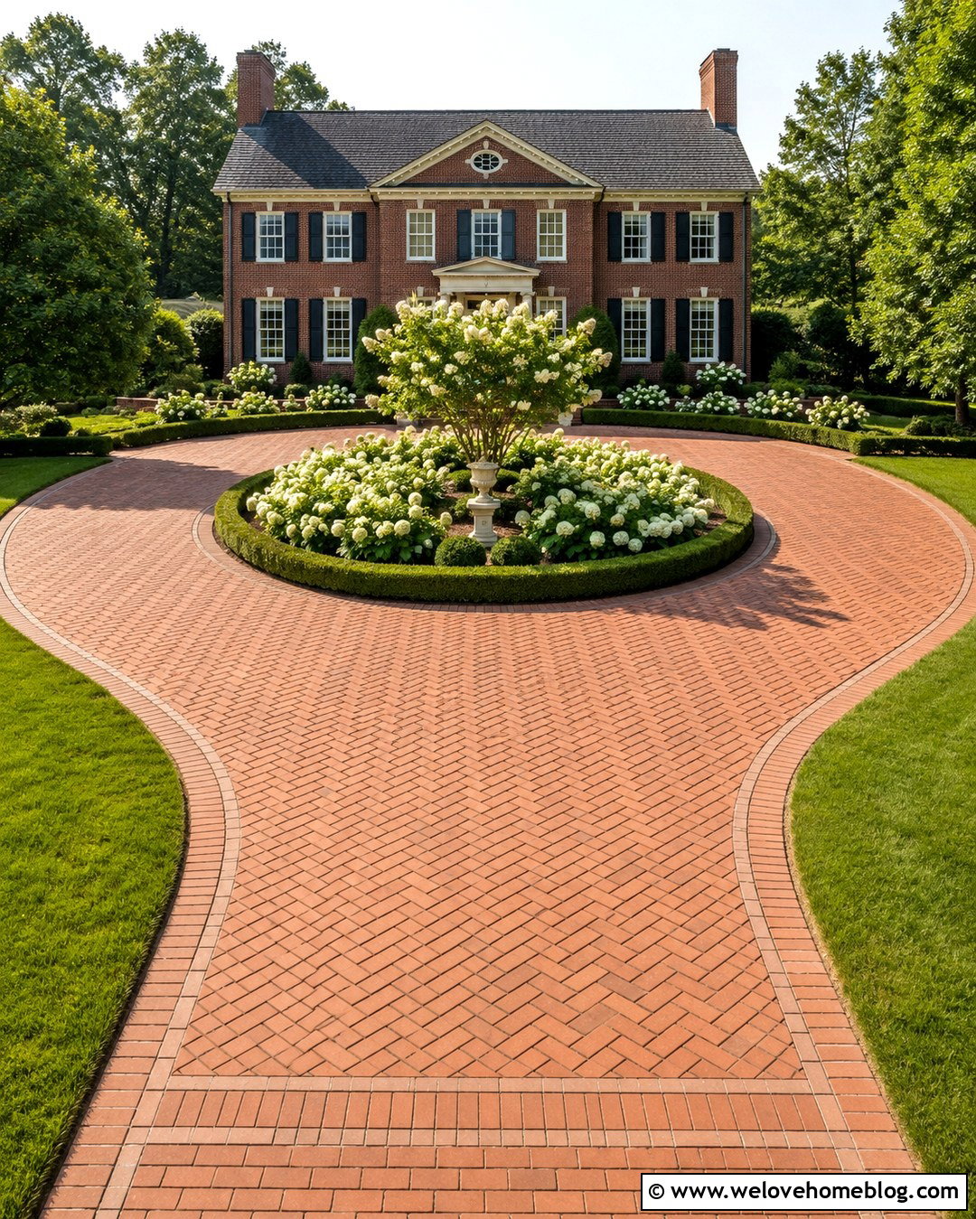 20 Oval Driveway Landscaping Ideas for Polished Curb Appeal