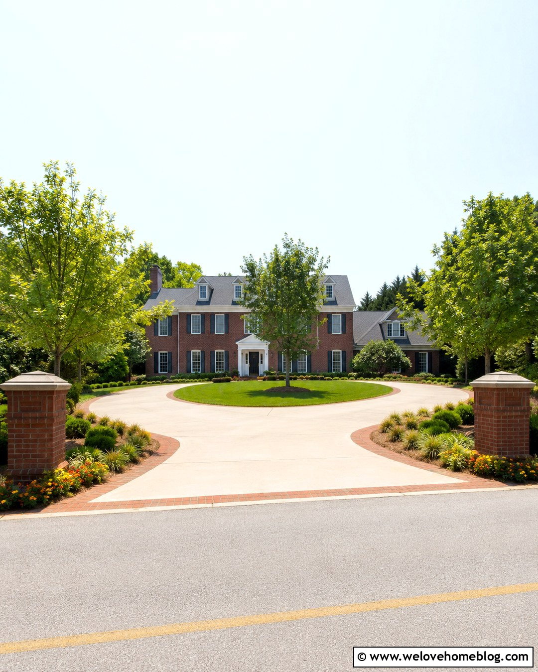Oval Driveway With Entrance Pillars And Trees - 20 oval driveway landscaping ideas