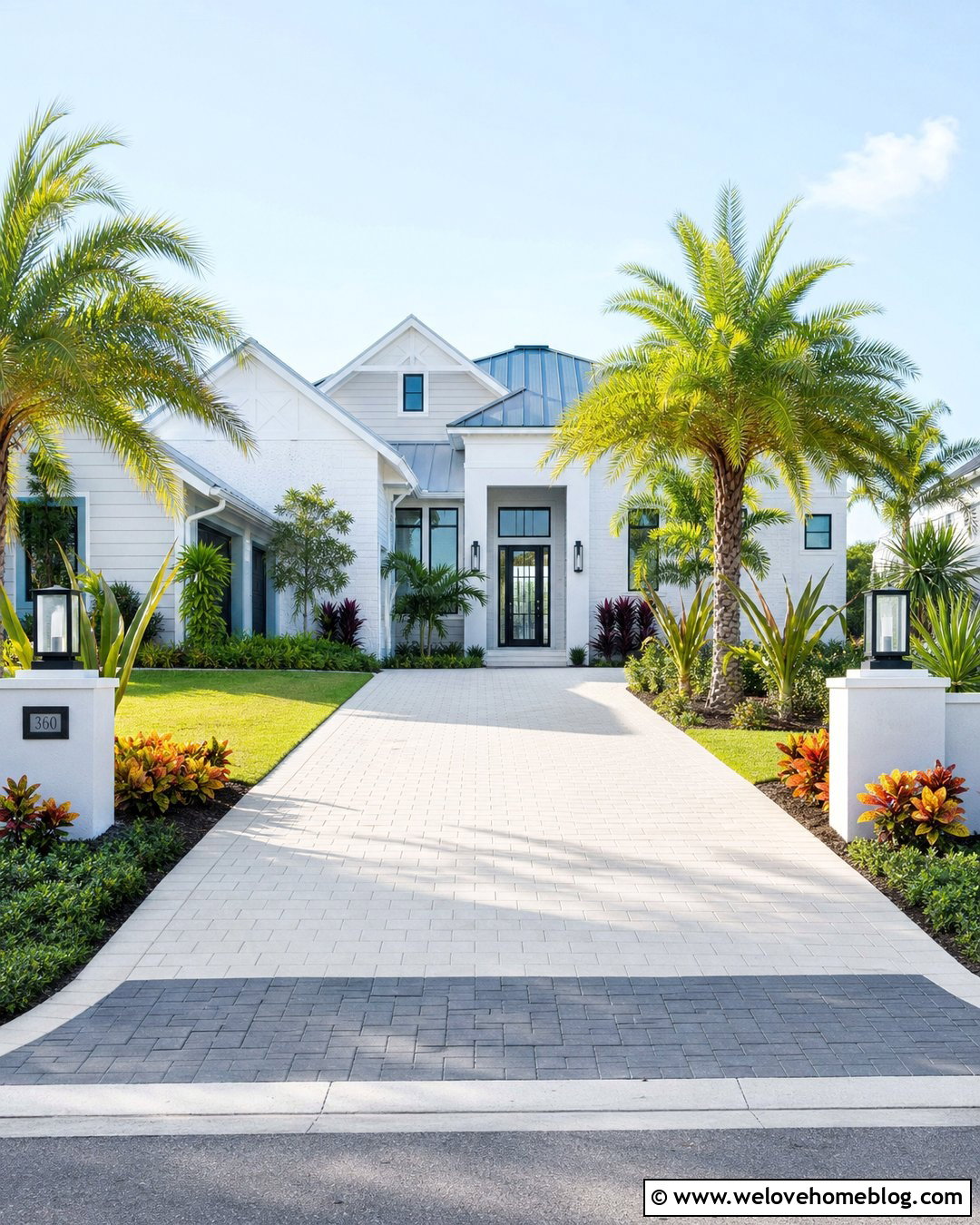 Palm Tree Entrance With White Pillars - 25 Palm Tree Driveway Entrance Ideas