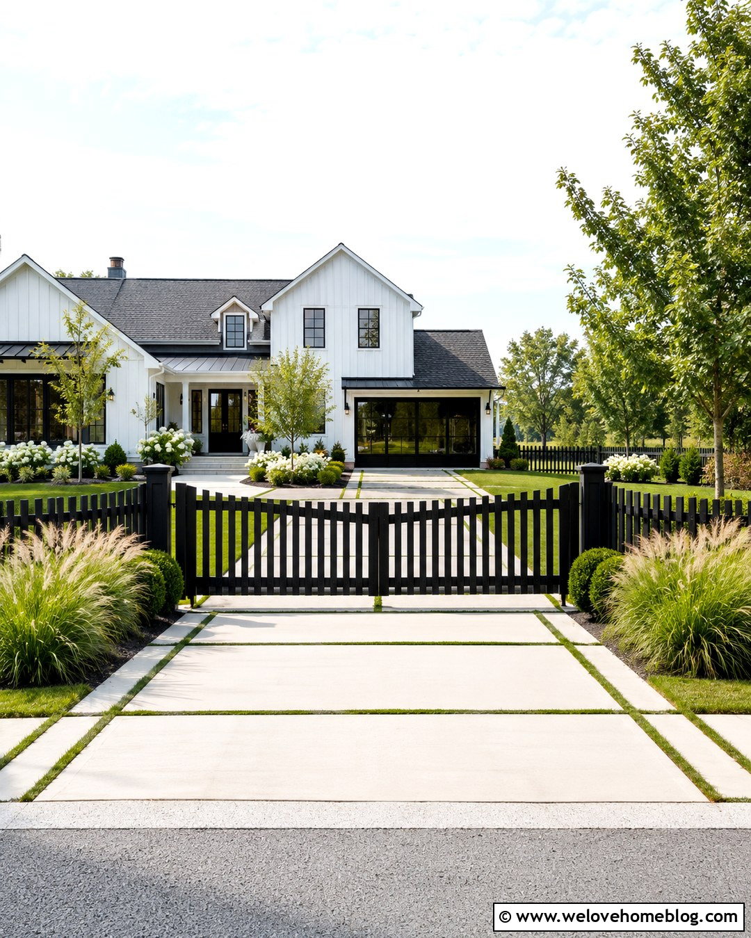 Picket Fence Gate With Concrete Driveway - 20 Picket Fence Driveway Gate Ideas