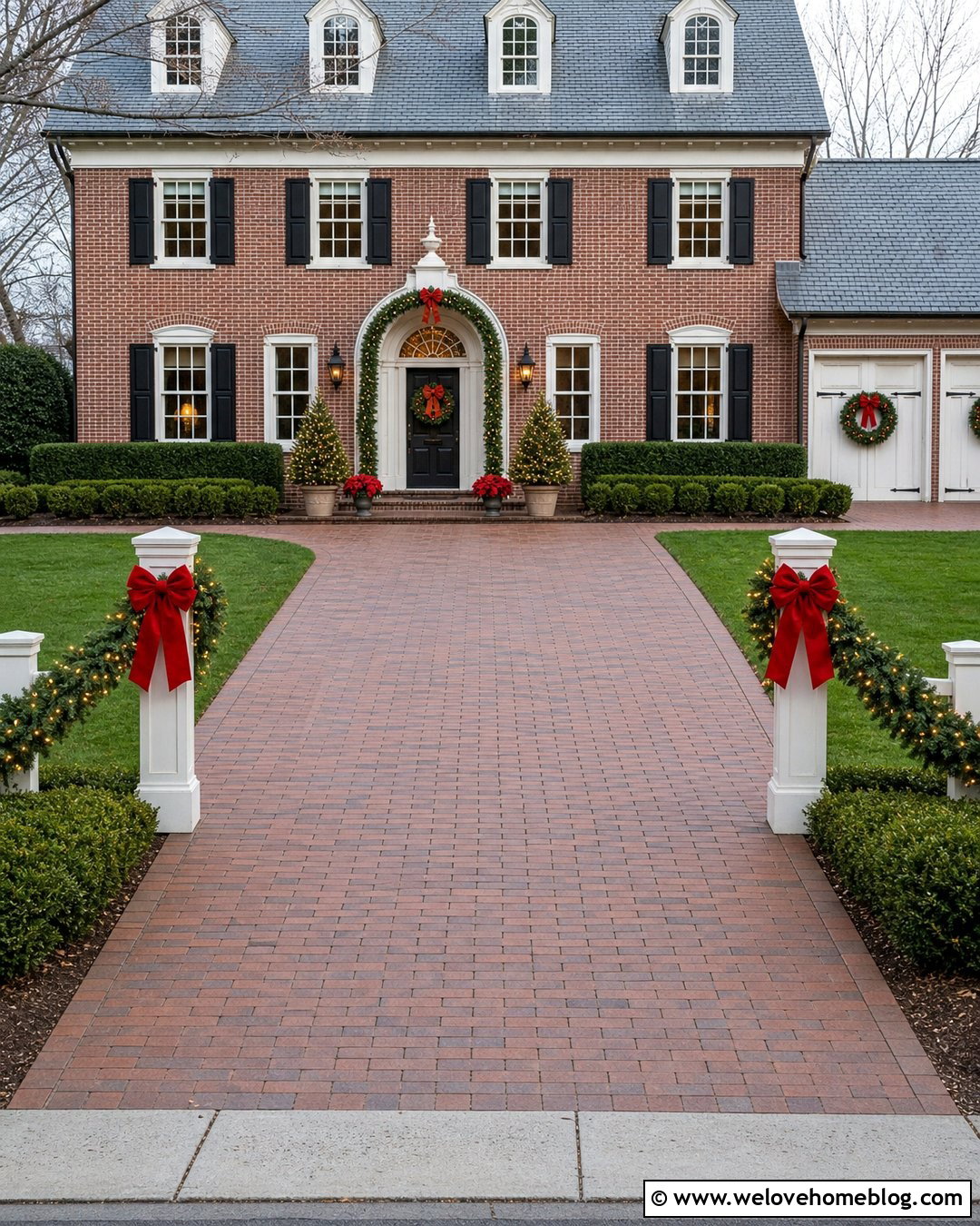 Red And Green Driveway Entrance - 25 Driveway Christmas Decorations Ideas