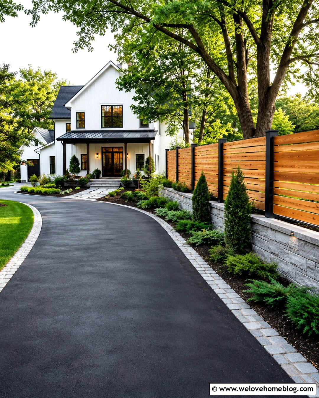 Retaining Wall With Fence Beside Driveway - 20 Retaining Wall Beside Driveway Ideas