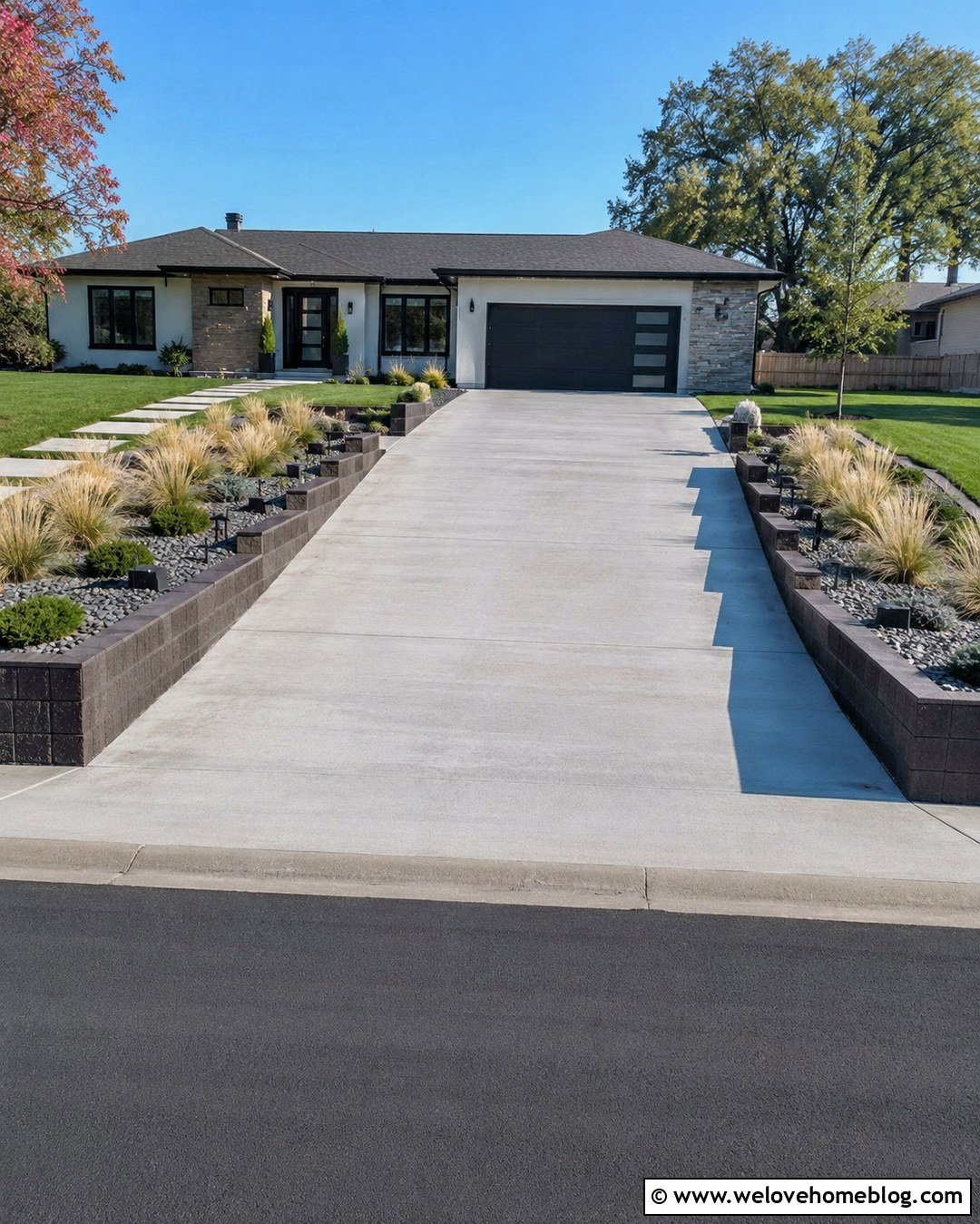 Retaining Wall With Ornamental Grass Beside Driveway - 20 Retaining Wall Beside Driveway Ideas