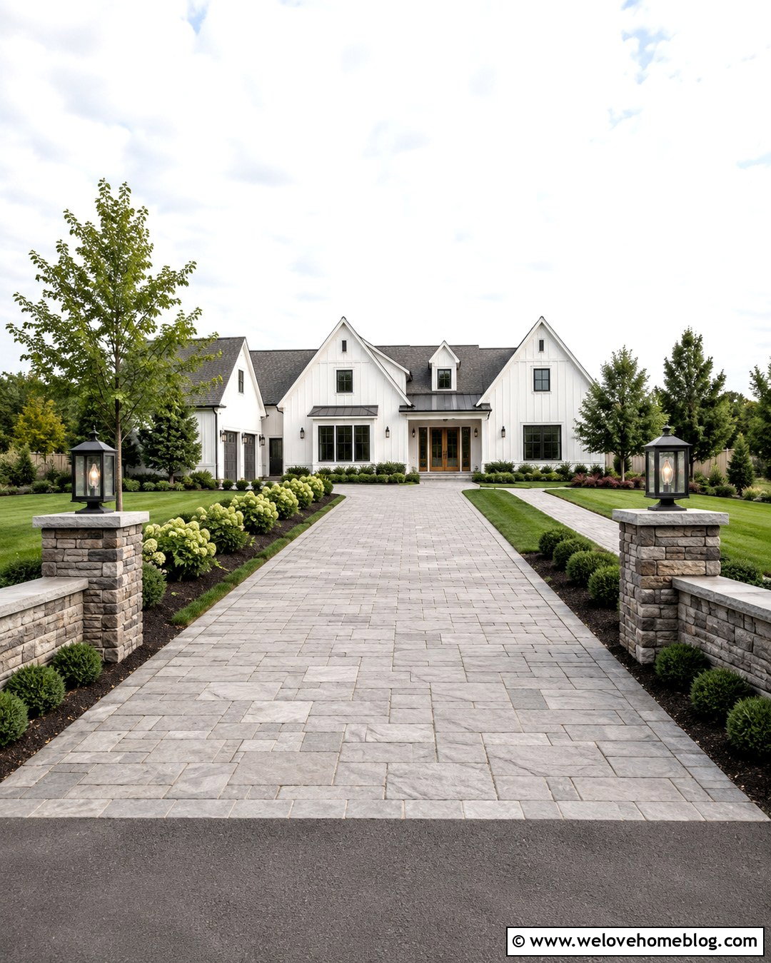 Rock Wall Entrance With Pillar Lights - 20 Rock Wall Driveway Entrance Ideas
