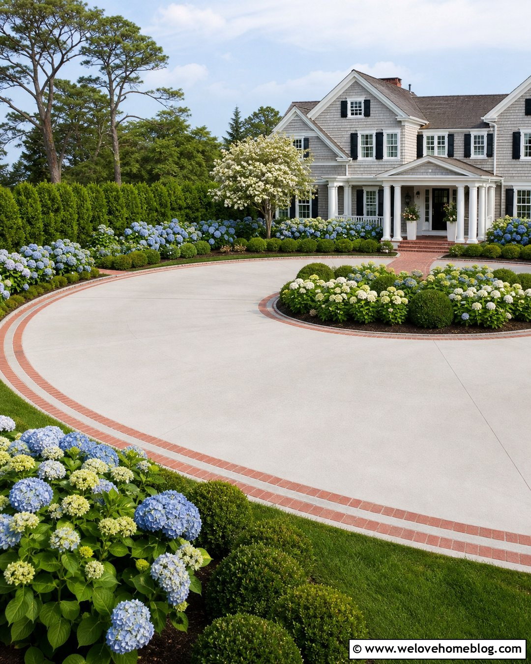 Round Driveway With Hydrangea Borders - 30 Round Driveway Ideas