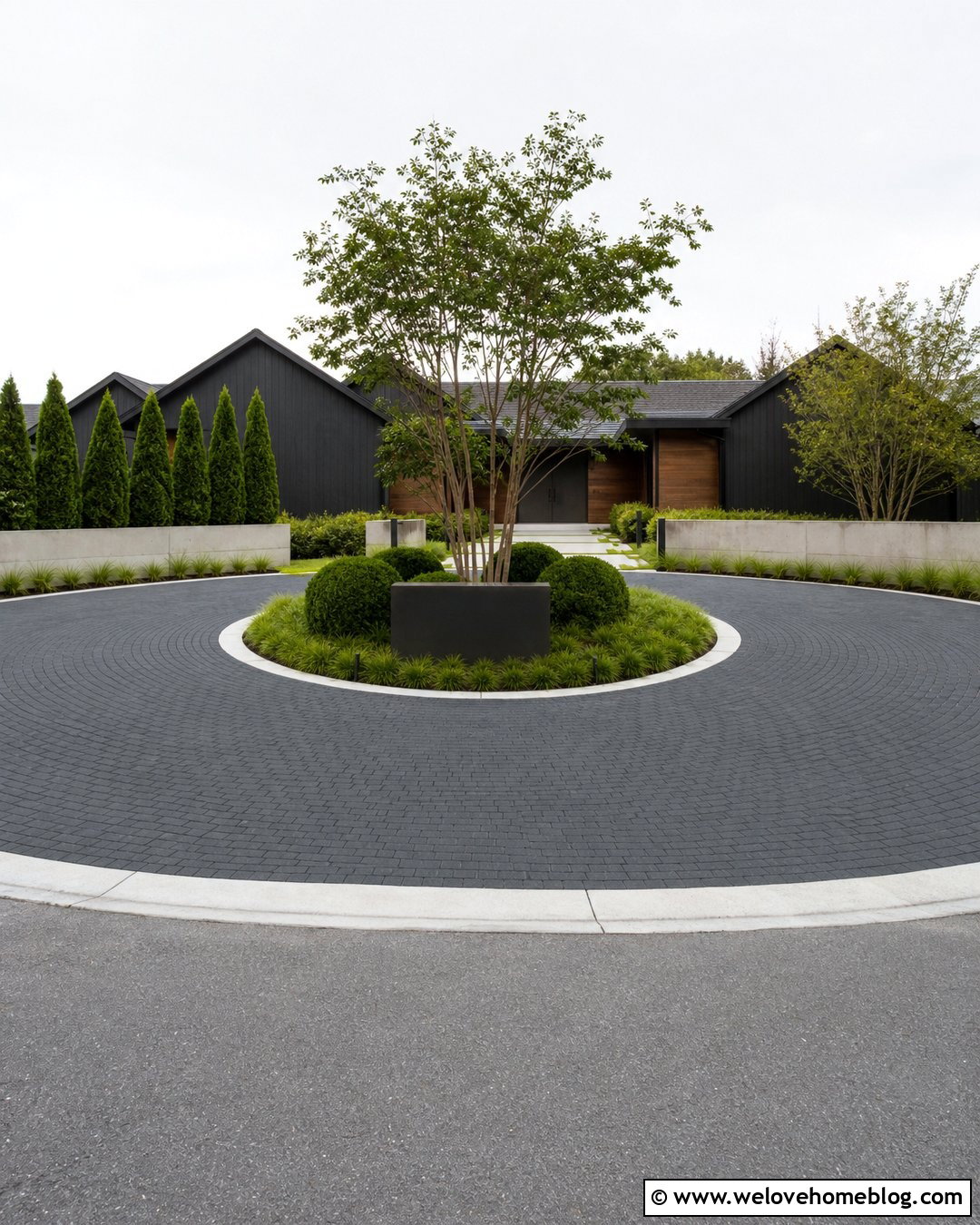 Roundabout Driveway With Modern Address Sign - 35 Round About Driveway Ideas