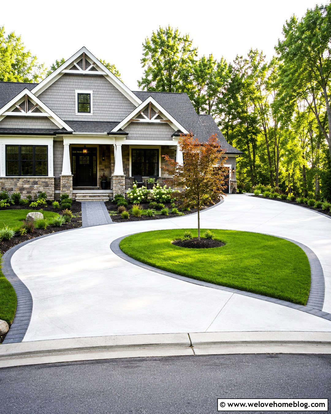 Rounded Driveway With Side Entry Garage - 20 Rounded Driveway Ideas