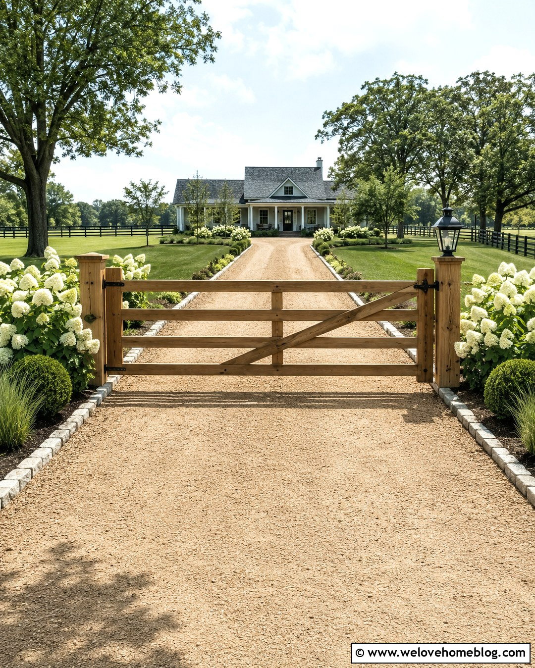 Simple Wood Farm Gate With Farmhouse Landscaping - 20 Wood Gates Driveway Farm Entrance Ideas