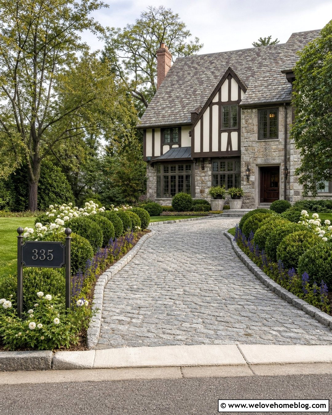 Slate Driveway Sign With Cobblestone Driveway - 30 Driveway Sign Ideas