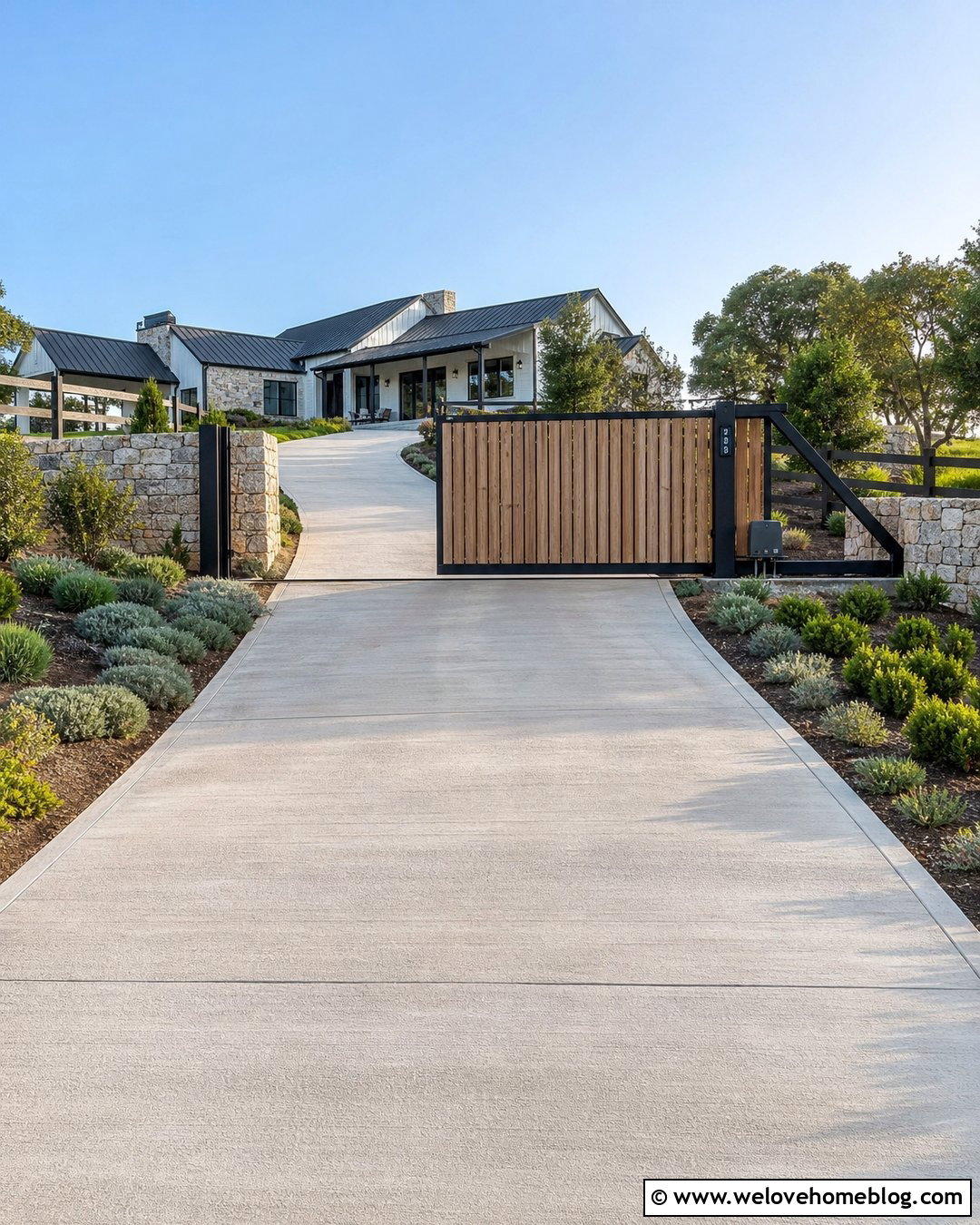 Sliding Farm Gate With Sloped Driveway - 25 Farm Gates Entrance Driveways Ideas