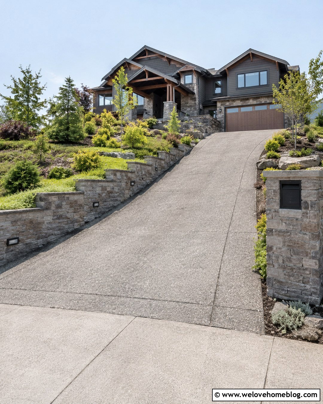 Sloped Driveway With Retaining Wall Lining - 20 Lining Driveway Ideas