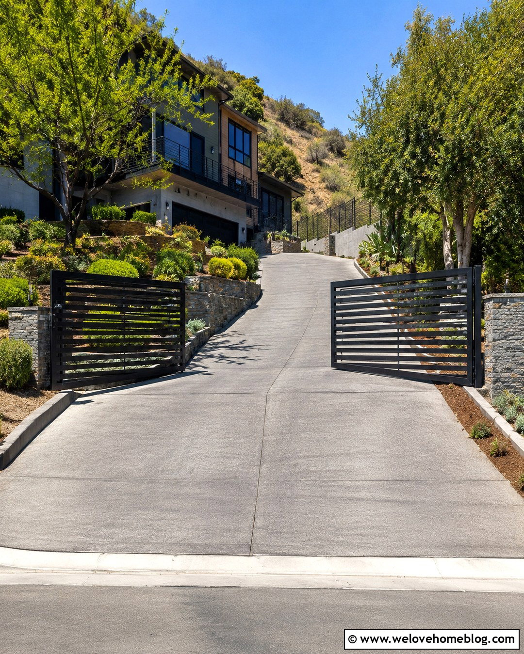 Sloped RV Driveway Gate - 20 Rv Driveway Gate Ideas