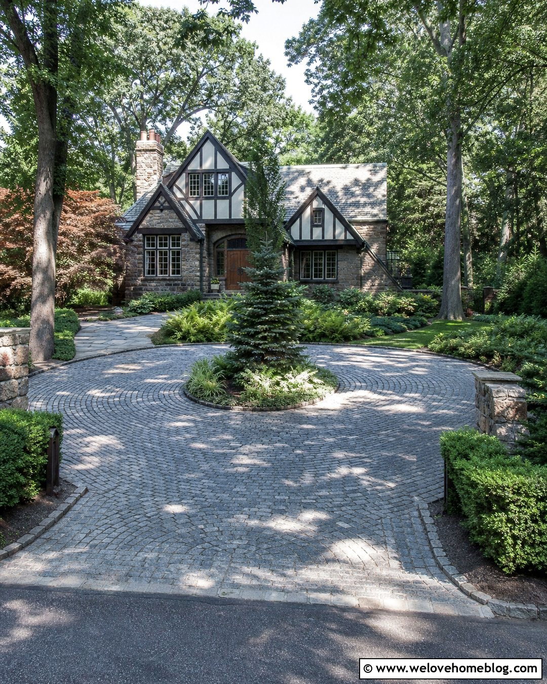 Small Cobblestone Circular Driveway - 20 Small Circular Driveway Ideas