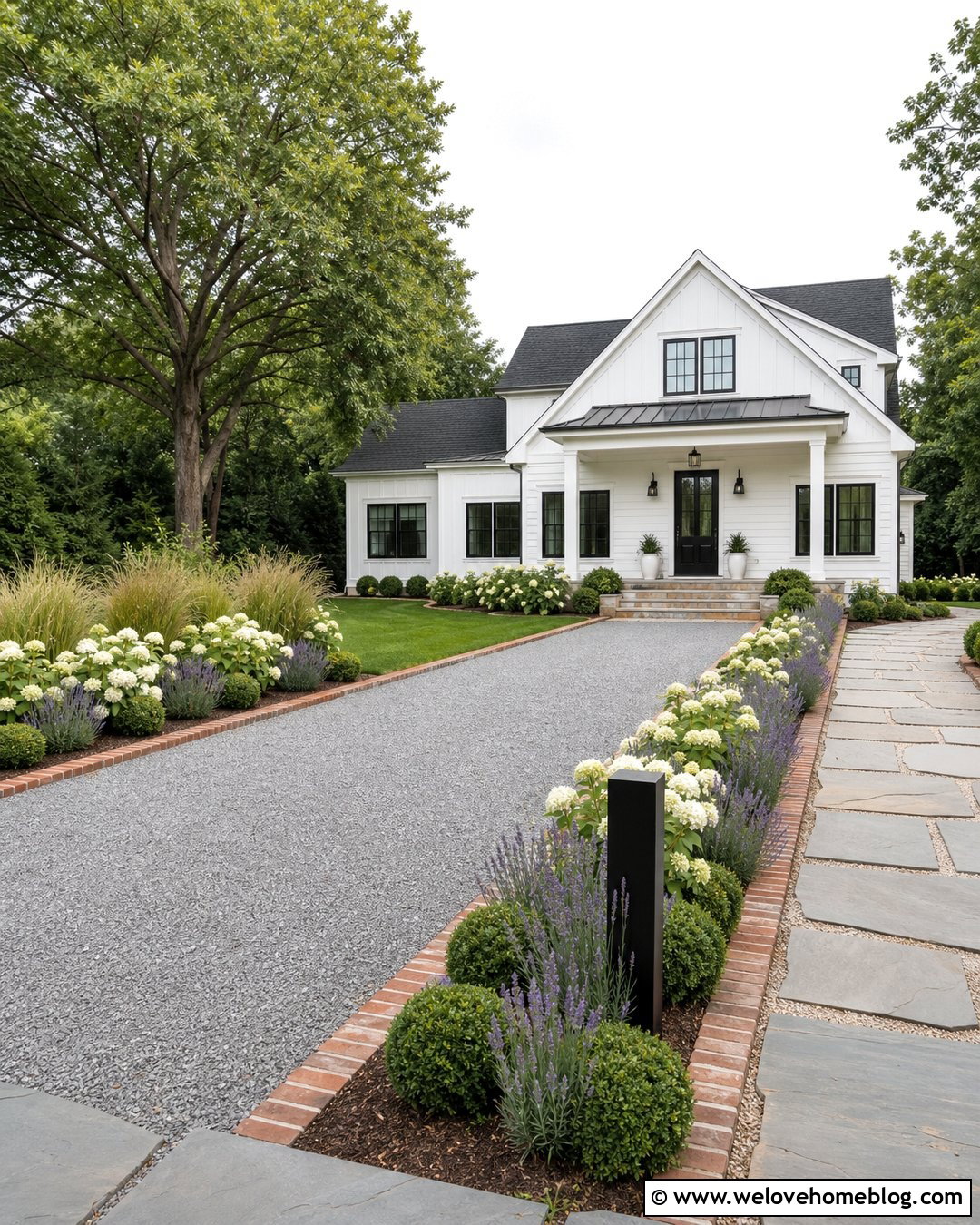 Small Driveway With Farmhouse Landscaping - 40 small driveway ideas