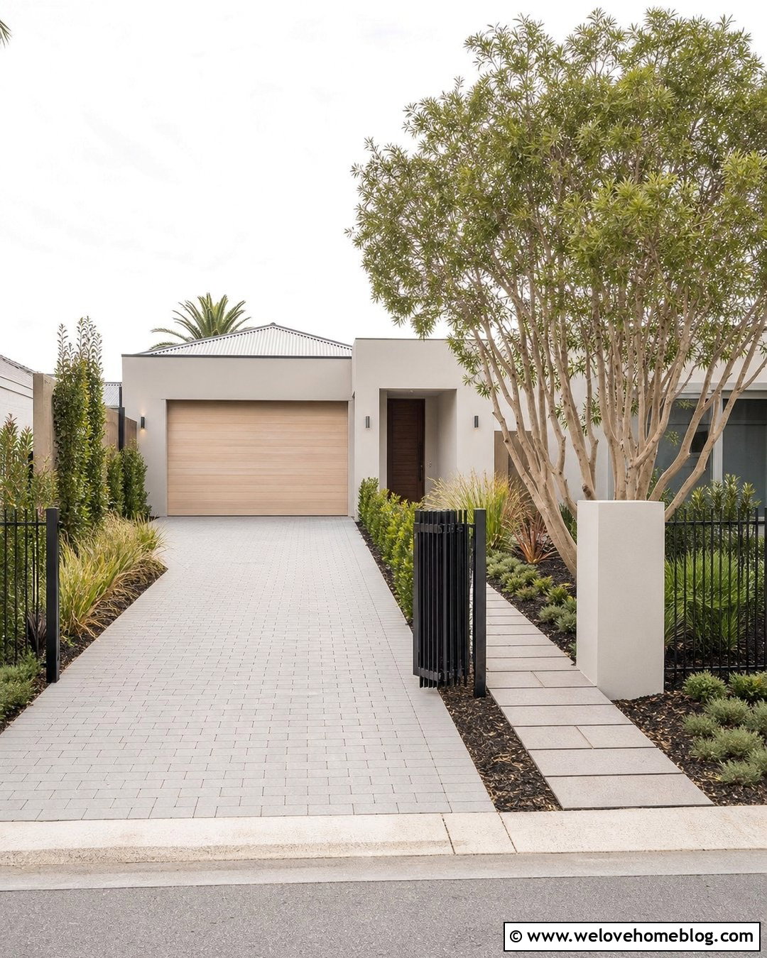 Small Front Yard Driveway With Folding Gate - 20 Driveway Front Yard Fence Gate Garage Doors Ideas