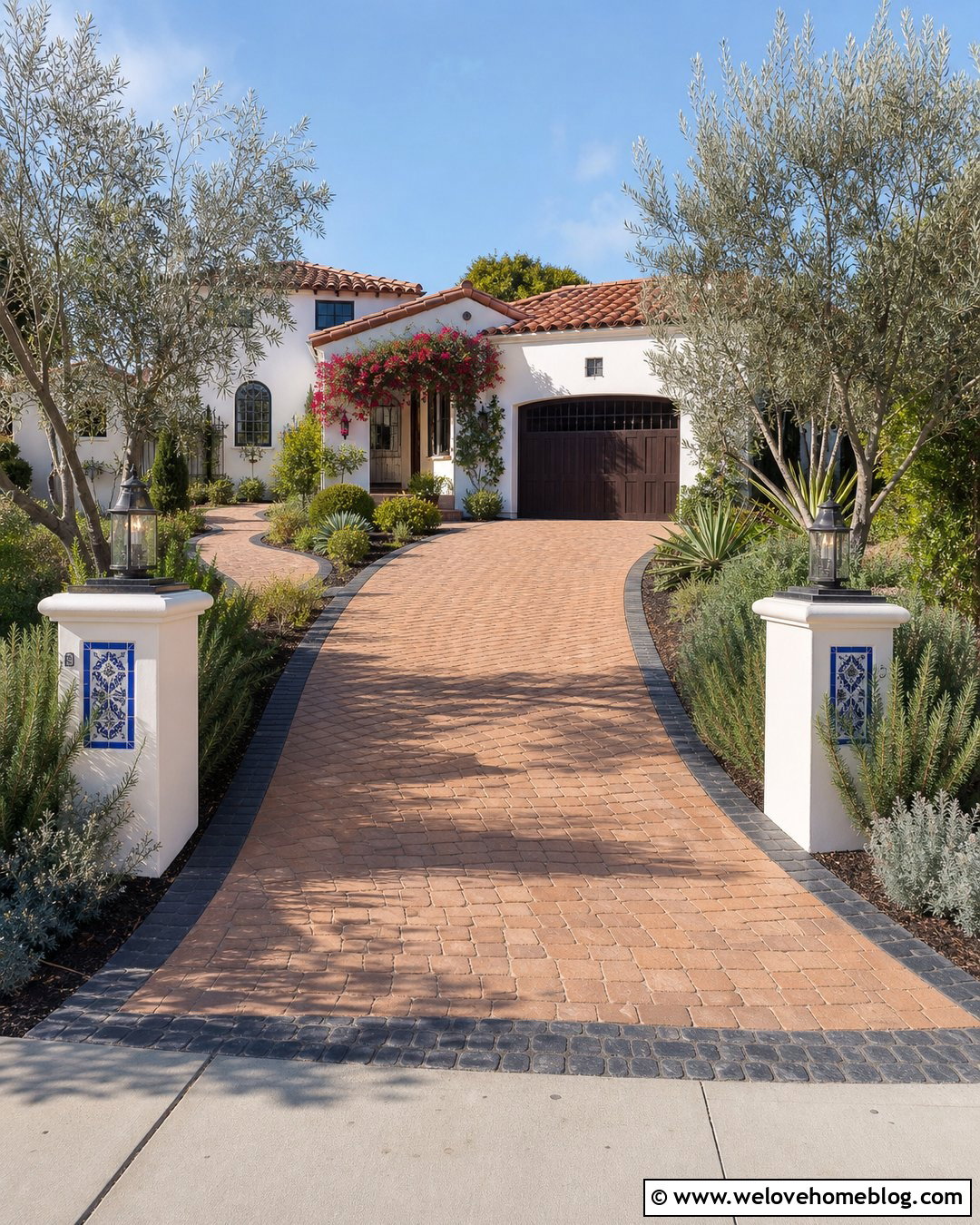 Spanish Hollywood Driveway - 20 Hollywood Driveway Ideas
