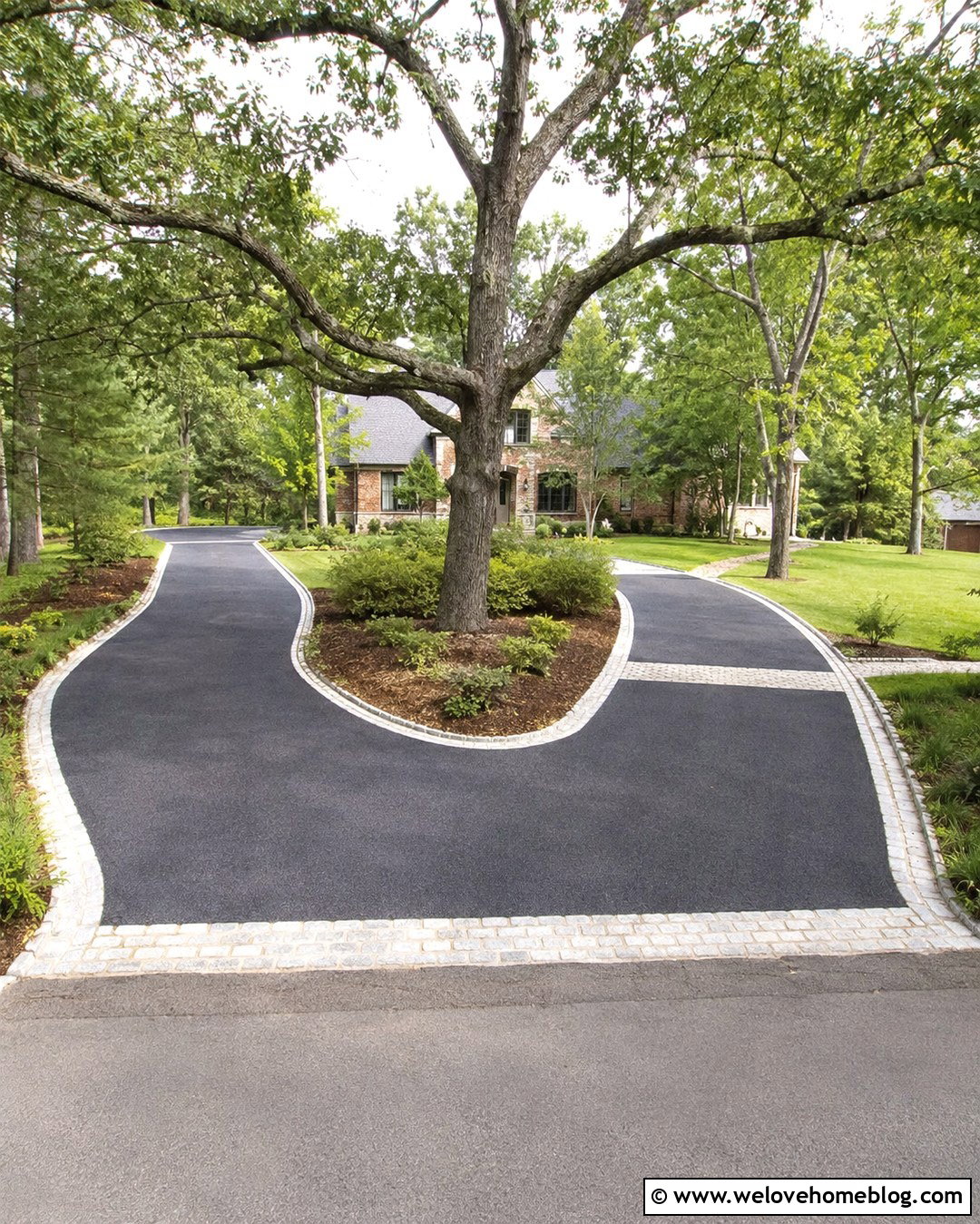 Split Driveway With Oak Tree Median - 20 oak tree driveway ideas