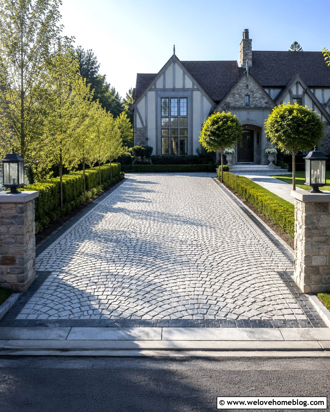 Square Driveway With Cobblestone Center - 20 Square Driveway Ideas