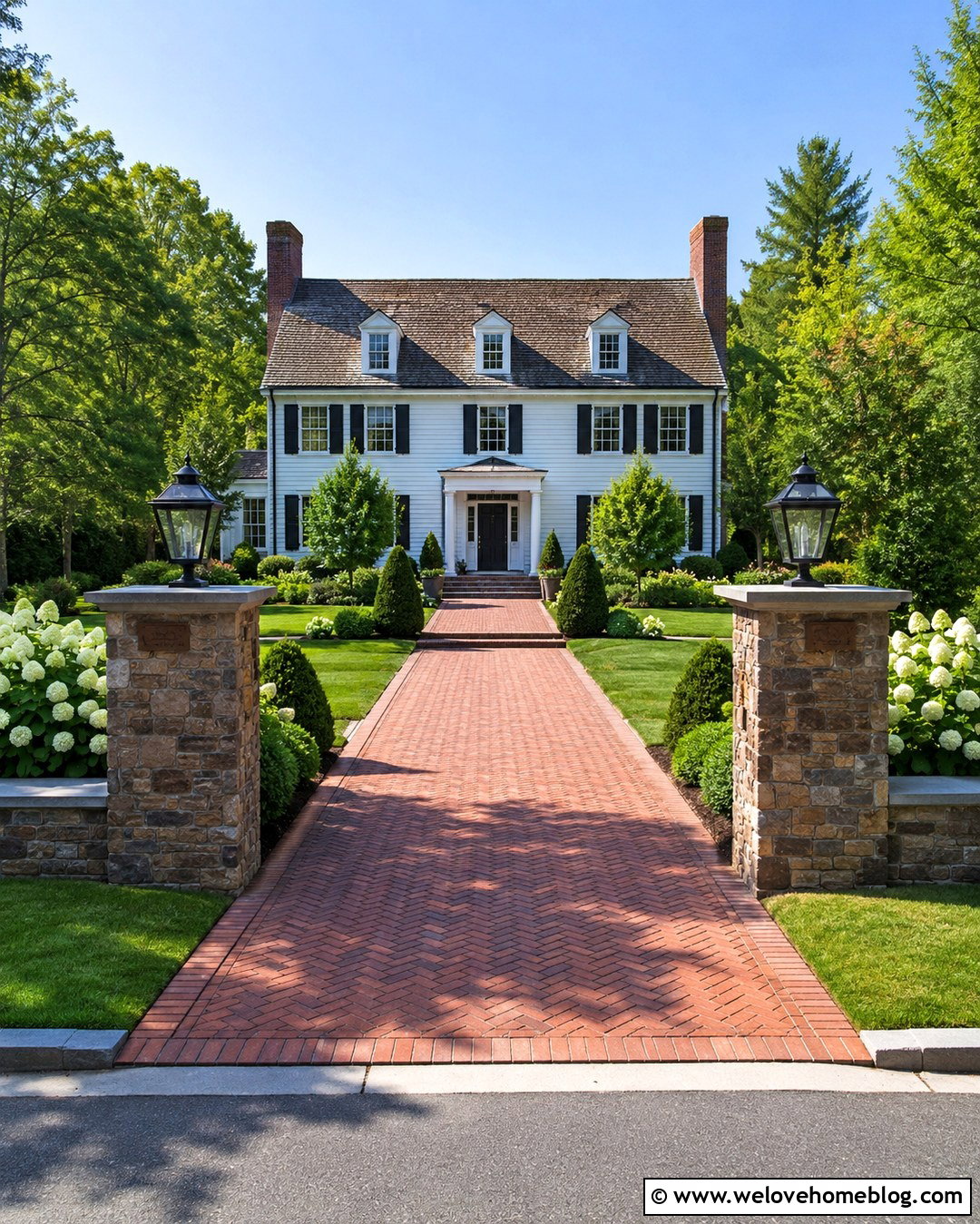20 Stone Pillar Driveway Entrance Ideas for a Grand Welcome