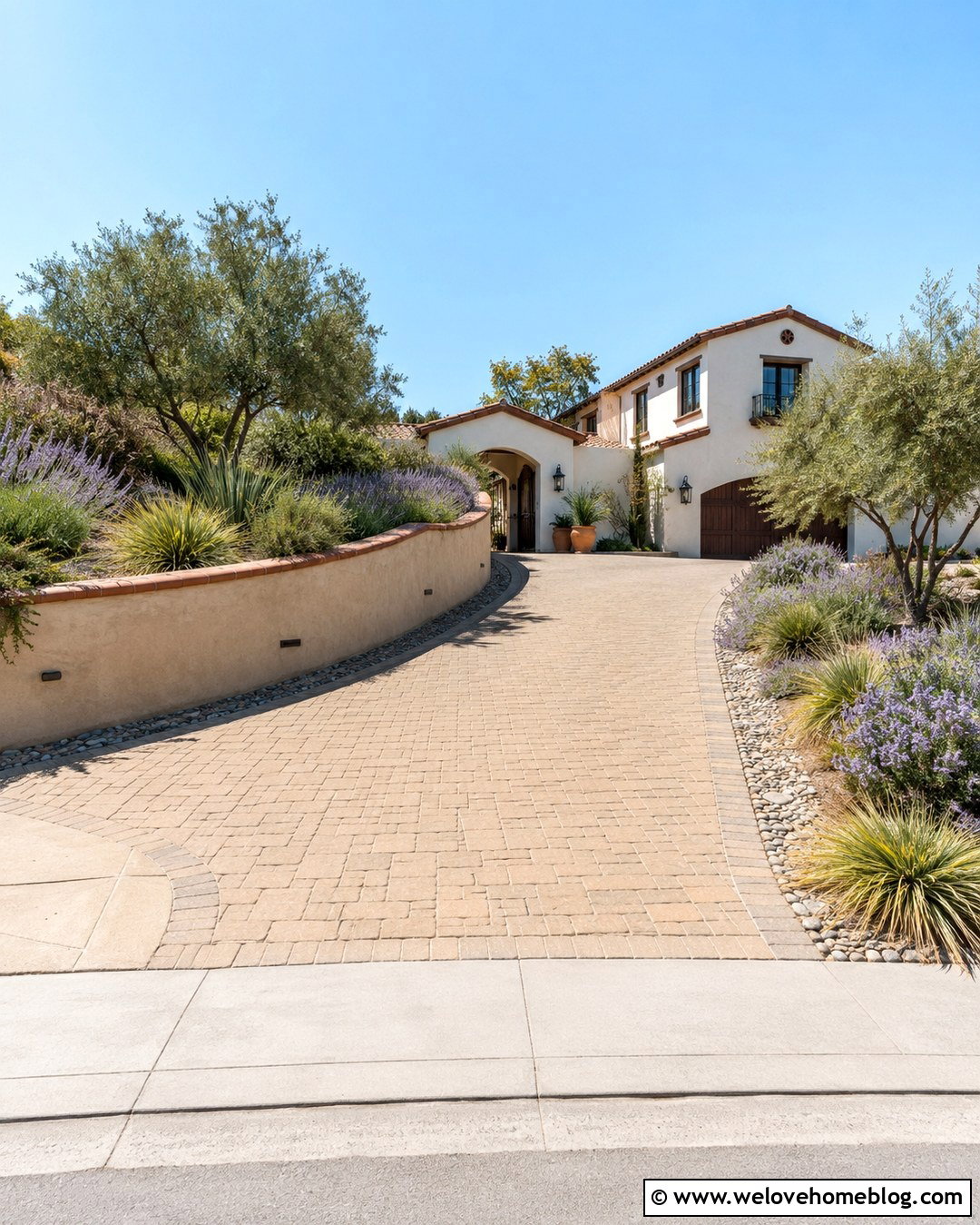 Stucco Sloped Driveway Retaining Wall - 20 Sloped Driveway Retaining Wall Ideas