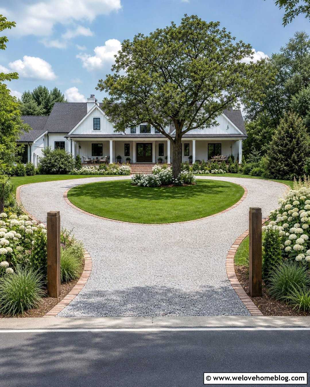 U Shaped Driveway With a Farmhouse Garden - 25 u shaped driveway landscaping ideas