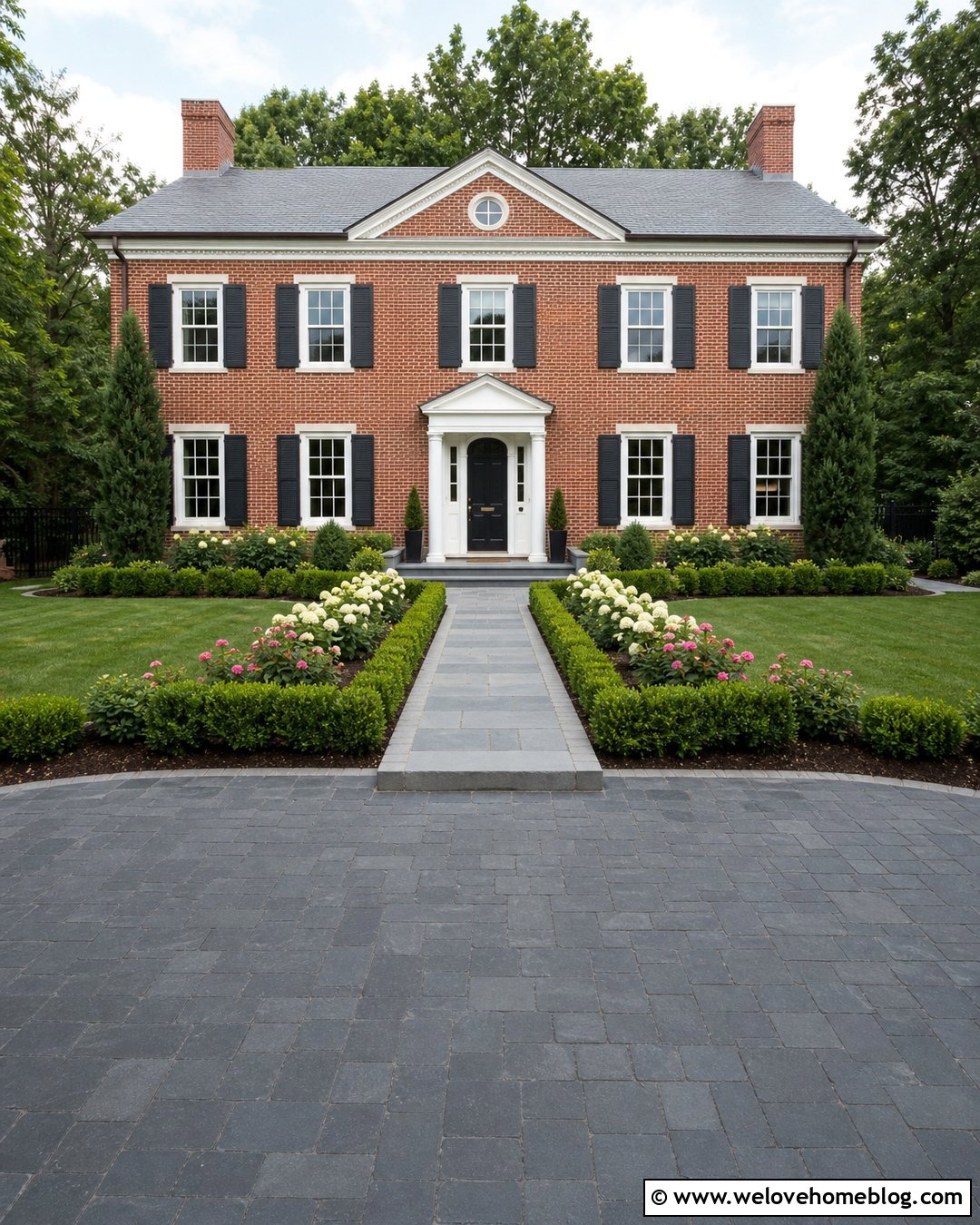 Walkway With Boxwood Borders From Driveway - 25 Walk Way To Front Door From Driveway Ideas