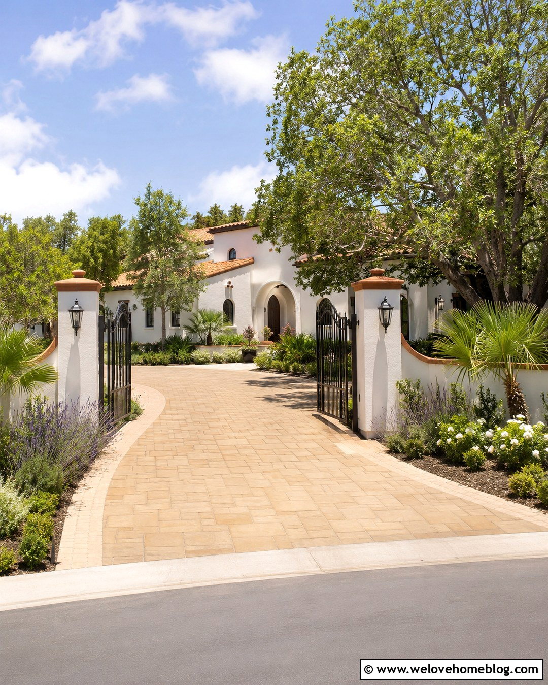 White Stucco Gate Pillars - 20 gate pillars driveway entrance ideas