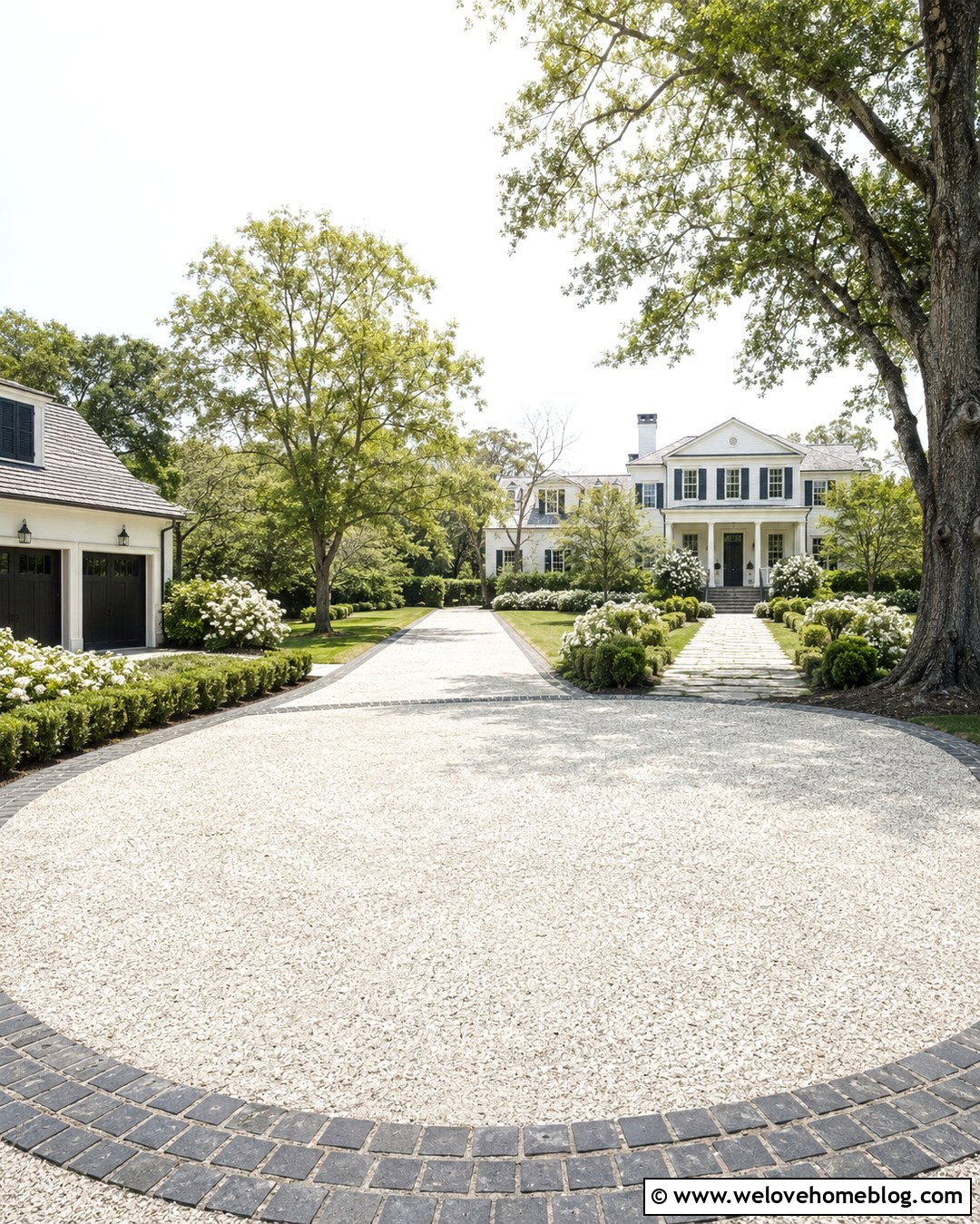 Wide Oyster Shell Motor Court - 20 Oyster Shell Driveway Ideas
